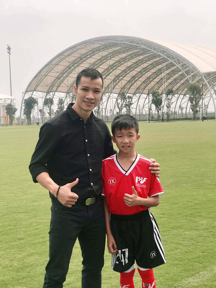 Các ông thầy PVF vẫn đang ngày đêm “giũa ngọt” và người ta chờ đợi thêm 5-7 năm nữa để thấy cậu bé 13 tuổi của Hà Tĩnh này tỏa sáng như Văn Quyến ngày nào. Ảnh FBCN