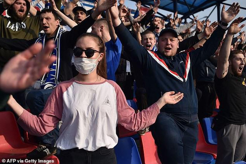 Dân chúng Belarus reo hò trên khán đài. Ảnh Getty Dân chúng Belarus reo hò trên khán đài. Ảnh Getty