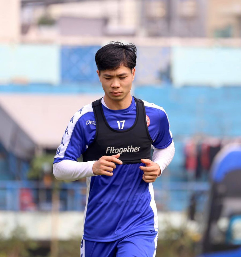 Cách đây 12 năm nhìn vào chiều cao gần 1,8m của ông bố Nguyễn Công Bảy, phần thì các thầy ta và Tây của học viện HAGL Arsenal JMG tin tưởng vào chế độ luyện tập, điều kiện dinh dưỡng ở đây mới quyết định tiếp nhận. Ảnh TP.HCM