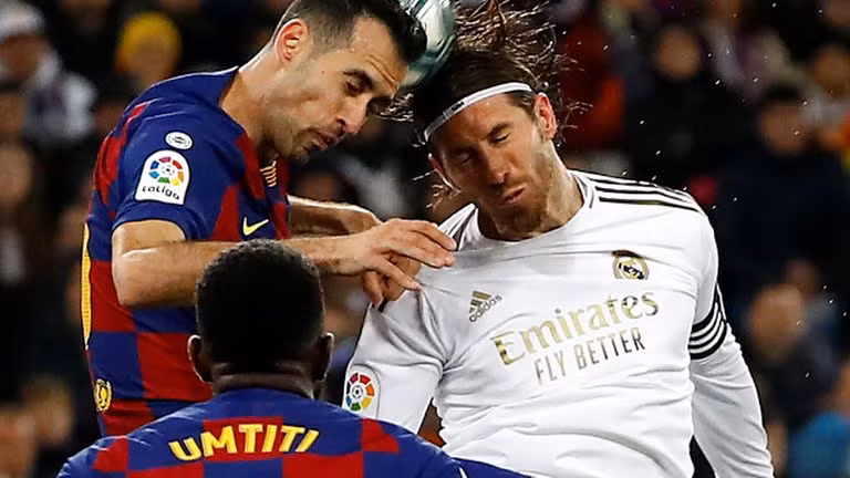 Như thường lệ Ramos (Rael) và Pique (Barca)là những cầu thủ đá rắn nhất. Ảnh CNN Như thường lệ Ramos (Rael) và Pique (Barca)là những cầu thủ đá rắn nhất. Ảnh CNN