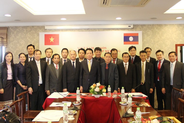 Thứ trưởng Hoàng Vĩnh Bảo chụp ảnh lưu niệm cùng Nhóm công tác Thứ trưởng Hoàng Vĩnh Bảo chụp ảnh lưu niệm cùng Nhóm công tác