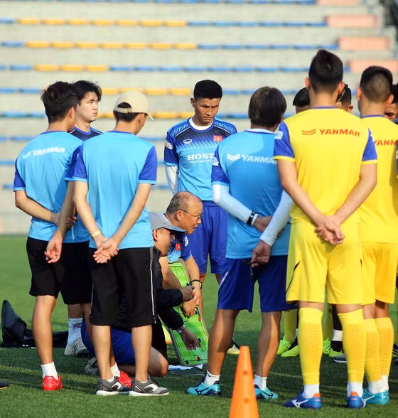 ĐT Việt Nam đang “thừa Rooney, thiếu “Van Nistelrooy” ảnh 1