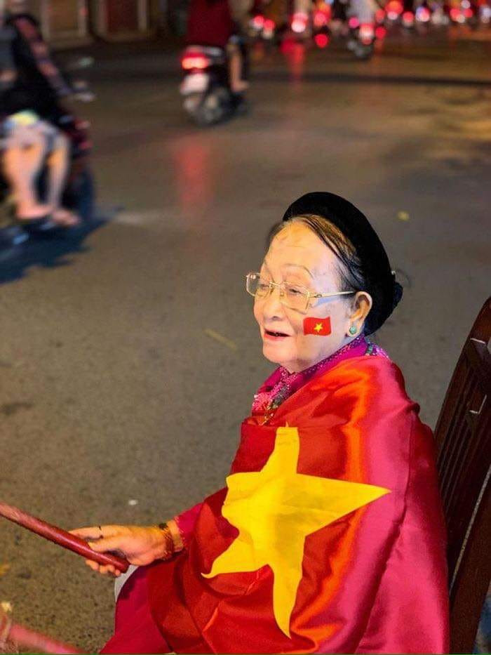 Vui cùng cháu. Ảnh AT