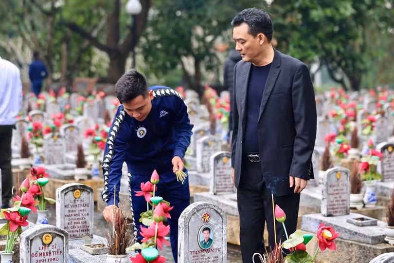 Nhà đương kim vô địch V.League như “chú gấu ngủ đông” ảnh 1 Các hoạt động thường niên đầu mùa giải. Ảnh HNFC.