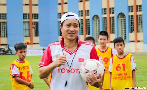 Hồng Sơn thi đấu đã truyền nguồn cảm hứng lớn cho người hâm mộ giai đoạn đầu bóng đá Việt Nam hội nhập khu vực. Ảnh TT