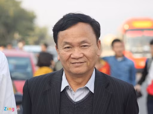 Hơn 1 thập kỷ, lần trở lại sân Vinh, ông và các cộng sự đã kịp được về phòng truyền thống SLNA 2 chiếc cúp và vô số thành tích của đội trẻ. Ảnh Zing