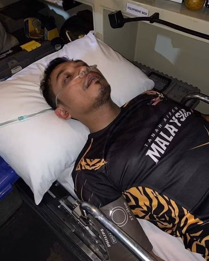 Hàng loạt CĐV Malaysia đã bị chủ nhà tấn công sau khi đội khách lội ngược dòng thắng Indonesia 3-2. Ảnh AFC.