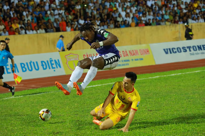 Hà Nội muốn đòi món nợ 2-0 trên sân Thiên Trường. Ảnh NĐFC