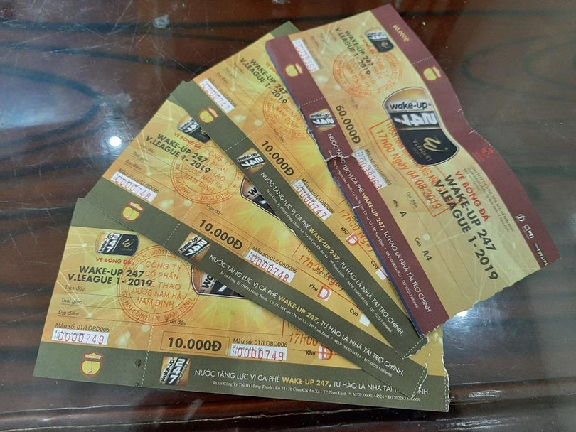 Vé ở sân Thiên Trường đã khó, nhất là đá với các cầu thủ HAGL khiến cho sức hấp dẫn lại càng tăng. Ảnh Hội CĐV.