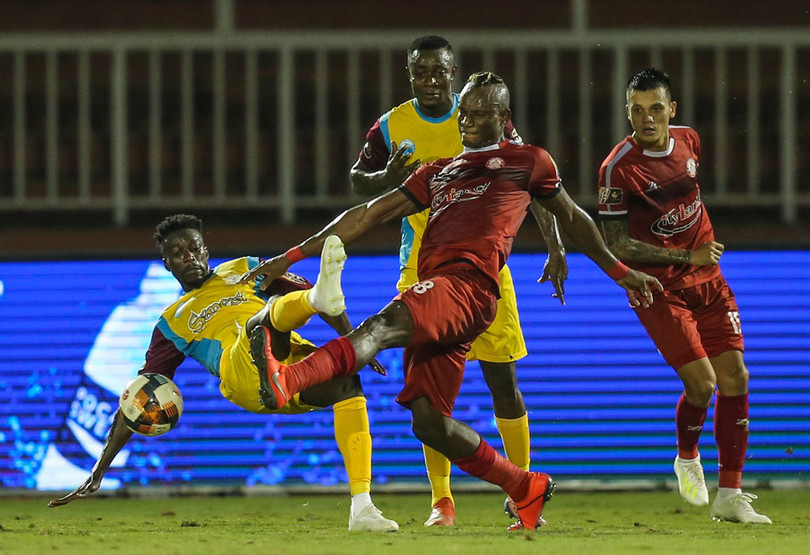 Sau vòng 19, trận thua đội chót bảng S.Khánh Hòa 1-2 đã đẩy đoàn quân HLV Chung Hae-soung vào thế đầy bất lợi. Ảnh VPF.