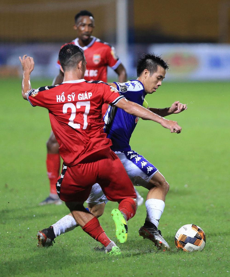 Đội trưởng Văn Quyết, đang là “sát thủ” đáng sợ nhất với bất cứ hàng phòng ngự V.League 2019. Ảnh VPF.