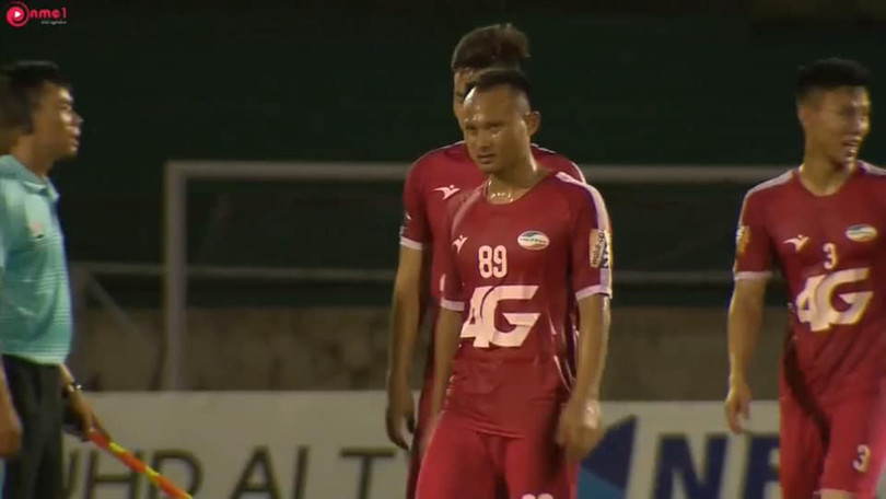 Ngày trở về Trọng Hoàng, Quế Ngọc Hải không trọn vẹn. Ảnh Hội CĐV SLNA.