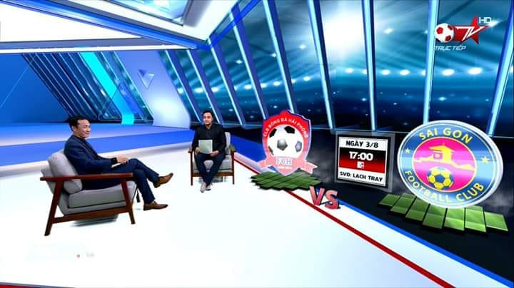 Ai sẽ ra tay cứu đội bóng xứ Thanh lúc này? ảnh 1 Khi đội bóng xứ Thanh rơi xuống vị trí thứ 7 thì HLV Đức Thắng lại đang có mặt ở trường quay, bình luận V.League. Ảnh màn hình.