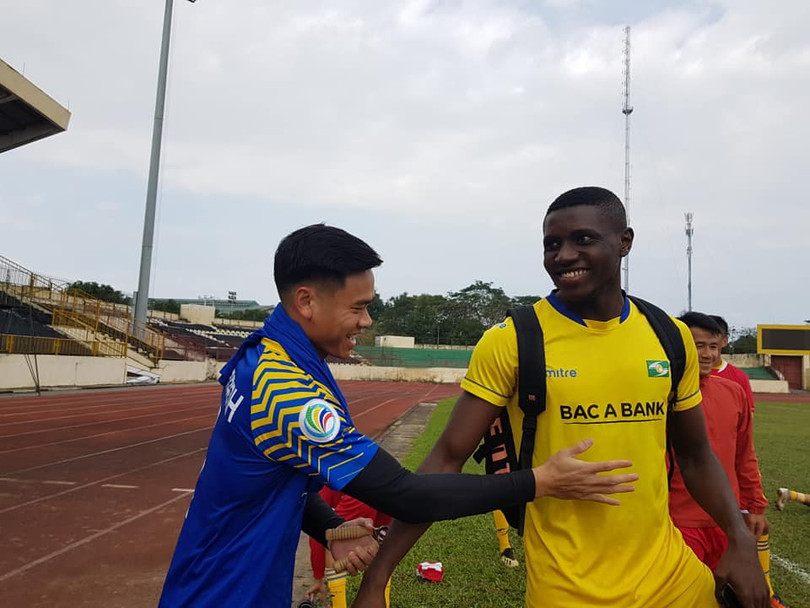 SLNA- với chương trình “Người Việt Nam dùng hàng Việt Nam” ảnh 3 thì Olaha chủ yếu chỉ phát huy khi đá lùi như một tiền vệ hơn là trung phong. Ảnh VietTimes