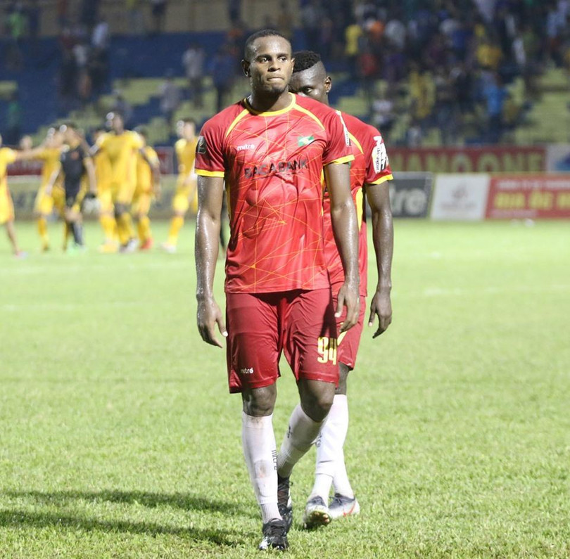 Ngoại binh khá tồi, SLNA đành thua trận (ảnh Hội CĐV SLNA) Ngoại binh khá tồi, SLNA đành thua trận (ảnh Hội CĐV SLNA)