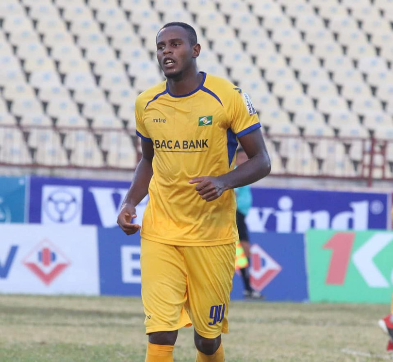 SLNA- với chương trình “Người Việt Nam dùng hàng Việt Nam” ảnh 2 Sau 3 trận đấu, trình độ của Joel Vinicius đang là dấu hỏi lớn, dù anh mới có 1 bàn thắng trên chấm penalty. Ảnh VPF.