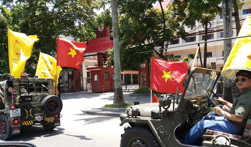 Cổ động viên xứ Thanh đi nhận phần thưởng tháng 6 và đón quà tháng 7 (ảnh Hội CĐV)