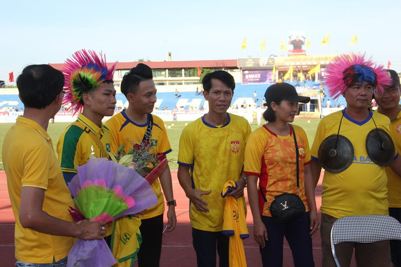 Cổ động viên xứ Thanh muốn có 3 điểm trước chủ nhà Nam Định để khẳng định Thanh Hóa đã trở lại đường đua. Ảnh CĐV Thanh Hóa.