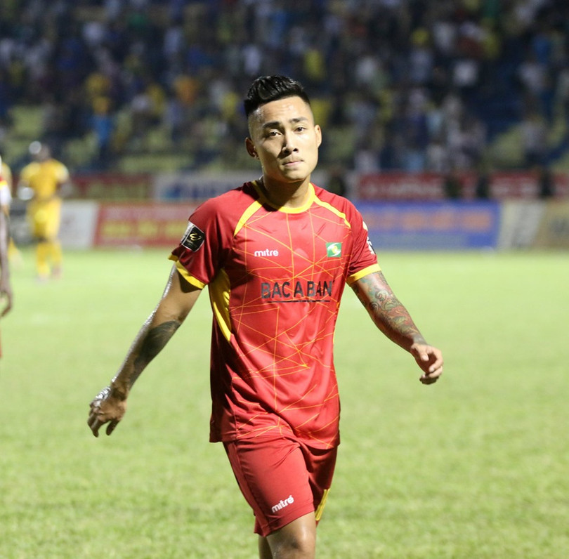 Thắng SLNA 2-0, Thanh Hóa chen chân vào tốp 3 ảnh 3 Đang có phông độ tốt nhưng Tuấn Tài vẫn phải ngồi dự bị, SLNA đang lâm vào tình cảnh