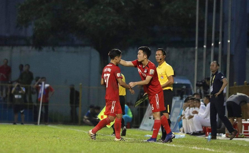 Liệu HAGL có phải tiếp tục “thay tướng”? ảnh 1 Xuân Trường cũng không cứu được trận thua 0-3 tại Cửa Ông (ảnh Vietnamnest)