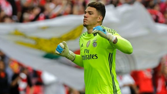 Thủ môn hay nhất thế giới người Brazil Ederson được HLV Pep Guardiola mua về Man City từ Benfica từ 2017. Ảnh CLB Benfica