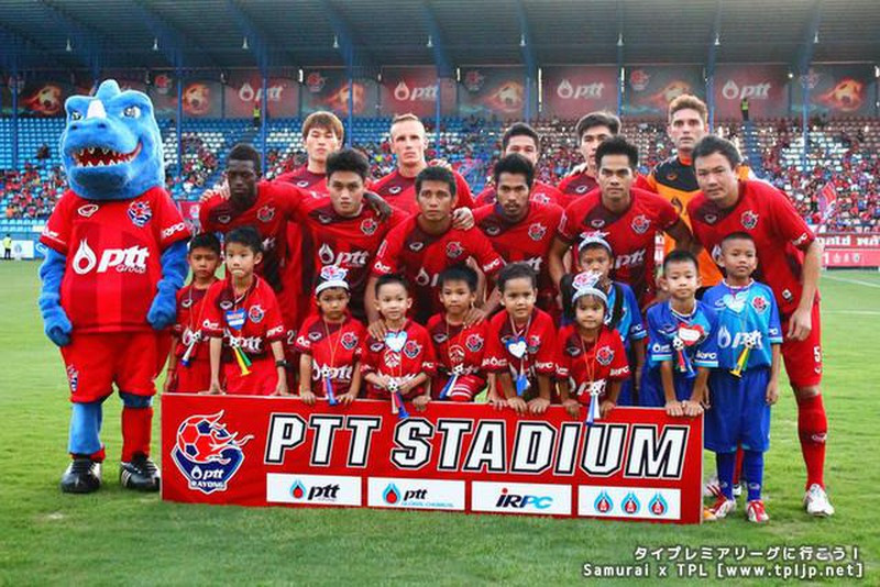 Dù nghỉ đá mùa giải 2018 nhưng CLB PTT Rayong không được thay đổi hay bán “thương hiệu” cho bất cứ ai. Ảnh FAT