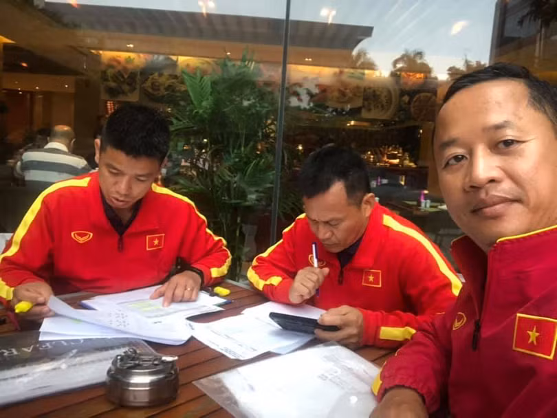 Nhìn lại cuộc chiến với “con nhà giàu” đến từ vùng Vịnh ảnh 1