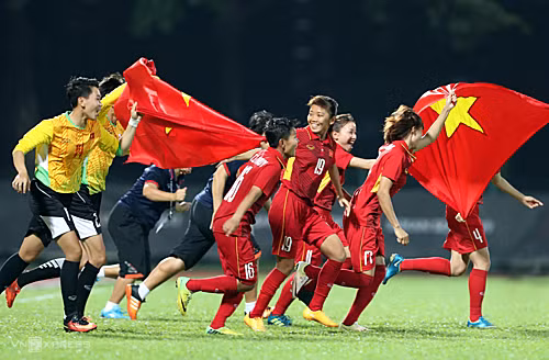 Ai còn nhớ các cô gái đá bóng? ảnh 2