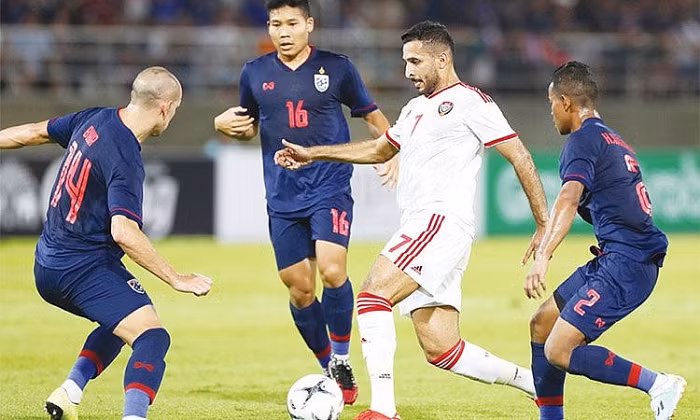 Không có chân sút số 1 Ali Mabkhout nhiều khả năng UAE sẽ chơi tiền đạo ảo theo sơ đồ 4-6-0 . Ảnh FAT