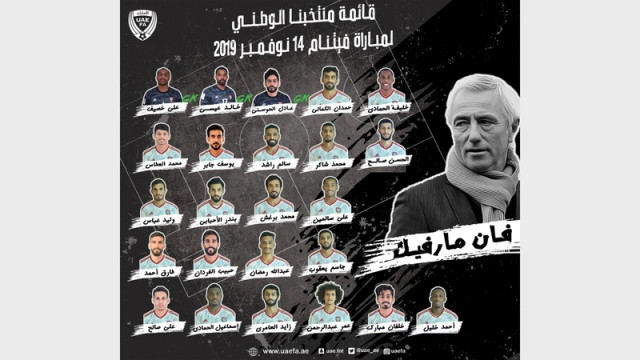 Chỉ có 24 cầu thủ nhưng BHL và đội ngũ trợ lý UAE có tới 2 người. Ảnh UAE