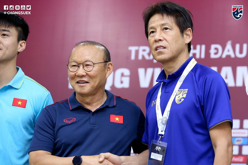 Bắt tay giao đấu. Ảnh Chungsuek