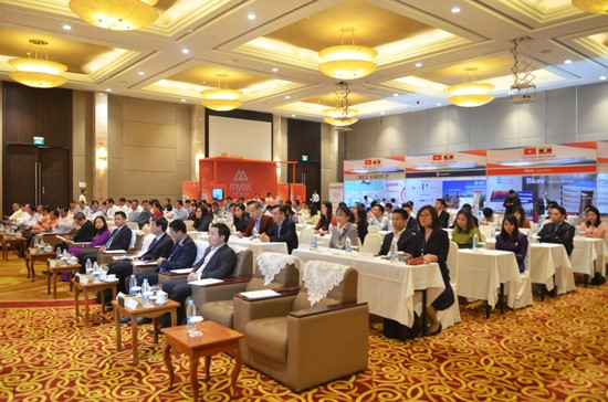 Các đại biểu tham dự diễn đàn Các đại biểu tham dự diễn đàn