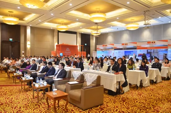 Các đại biểu tham dự diễn đàn Các đại biểu tham dự diễn đàn