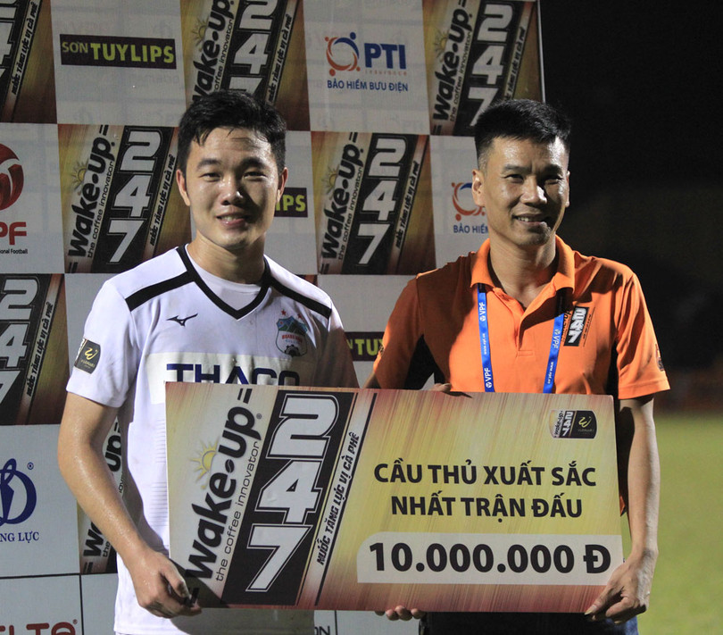 Trên thế giới chỉ có danh thủ người Brazil Rivaldo (Braca) làm tốt hơn Xuân Trường khi có hattrick đá phạt vào lưới chủ nhà MU. Ảnh VPF. Trên thế giới chỉ có danh thủ người Brazil Rivaldo (Braca) làm tốt hơn Xuân Trường khi có hattrick đá phạt vào lưới chủ nhà MU. Ảnh VPF.