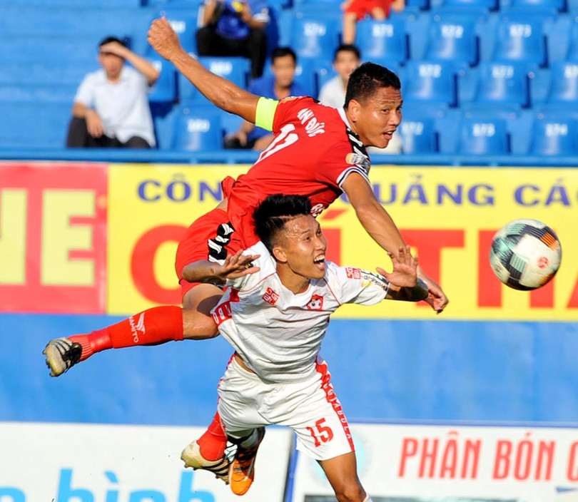 Đội trưởng Anh Đức đang dìu dắt đàn em Tiến Linh rất tốt. Ảnh VPF. Đội trưởng Anh Đức đang dìu dắt đàn em Tiến Linh rất tốt. Ảnh VPF.