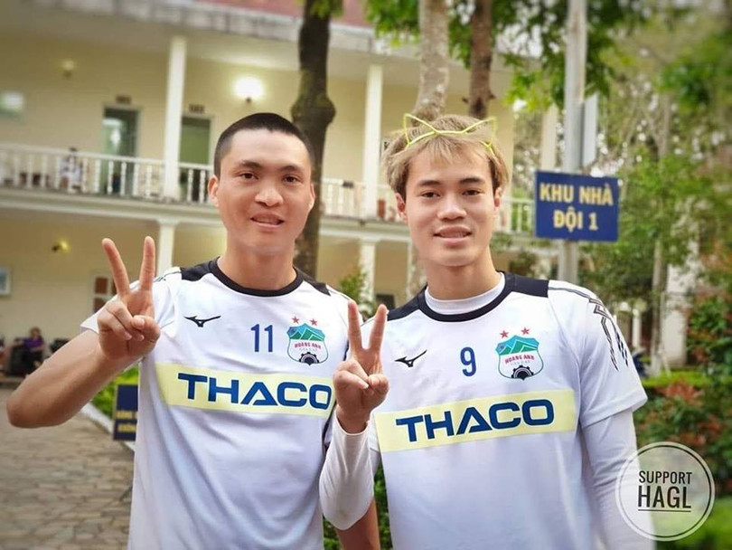 Gánh nặng đè lên vai Văn Toàn, Tuấn Anh. Ảnh CĐV HAGL.