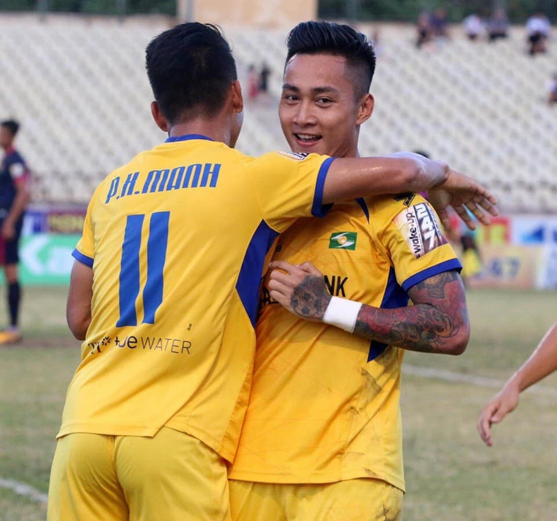 Đây là thời điểm BHL SLNA cần mạnh dạn cho lớp trẻ ra sân cọ xát để chuẩn bị cho tương lai. Ảnh CĐV SLNA>