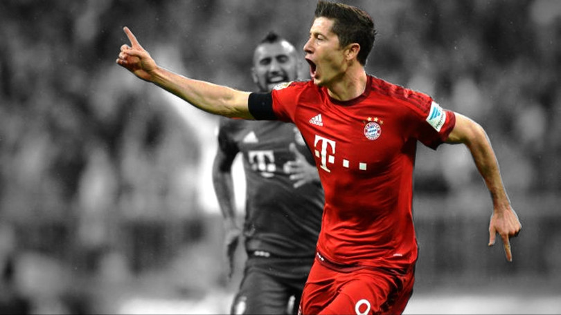 Robert Lewandowski (Bayern Munich) đến nay đã có 25 bàn thắng, tính ra anh cần 81,68 phút để có 1 bàn thắng, trong quá khứ cách đây 2 mùa giải chân sút này còn lập kỷ lục 74,79 phút/bàn. Ảnh CLB
