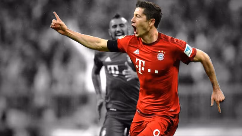 Robert Lewandowski (Bayern Munich) đến nay đã có 25 bàn thắng, tính ra anh cần 81,68 phút để có 1 bàn thắng, trong quá khứ cách đây 2 mùa giải chân sút này còn lập kỷ lục 74,79 phút/bàn. Ảnh CLB