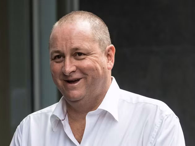 13 năm qua, gần như Mike Ashley không chịu đầu tư gì cho Chích Chòe. Newcastle đã bị xuống hạng hai lần kể từ khi Ashley đảm nhận vào năm 2007. Ảnh CLB 13 năm qua, gần như Mike Ashley không chịu đầu tư gì cho Chích Chòe. Newcastle đã bị xuống hạng hai lần kể từ khi Ashley đảm nhận vào năm 2007. Ảnh CLB