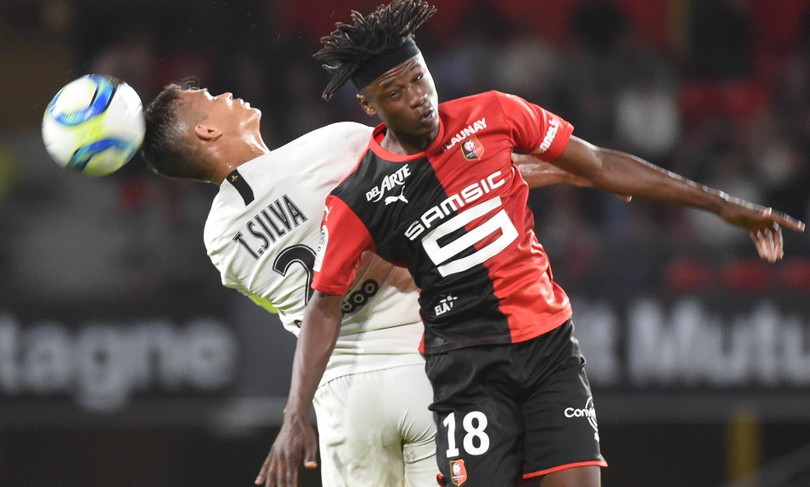 Tiền vệ trung tâm này khả năng đánh chặn trung bình 5,88 pha bóng/trận và chuyền thành công 34,20 đường bóng/trận. Ảnh Rennes.