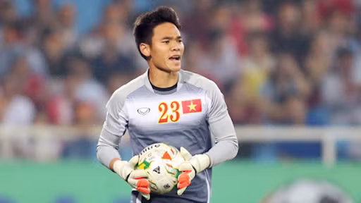 Nguyên Mạnh của SLNA mùa trước cũng có tỷ lệ thành công cao nhưng độ khó thì thấp hơn do 2 trung vệ Văn Khánh, D. Memovic không cho đối phương nhiều khoảng trống. Ảnh VPF Nguyên Mạnh của SLNA mùa trước cũng có tỷ lệ thành công cao nhưng độ khó thì thấp hơn do 2 trung vệ Văn Khánh, D. Memovic không cho đối phương nhiều khoảng trống. Ảnh VPF