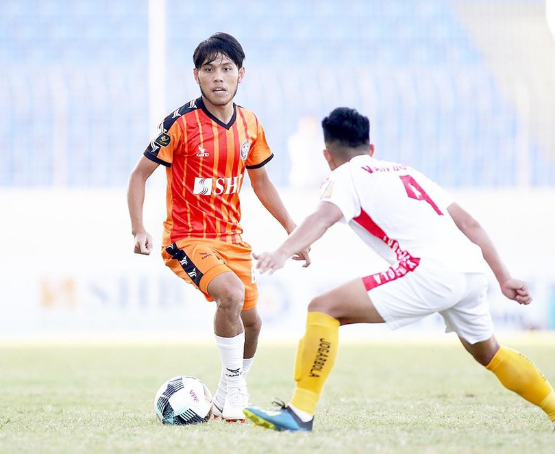 Một cái tên đã lên tuyển, được kỳ vọng nhưng lại sớm chia tay đội tuyển đó chính là Anh Tuấn của SHB.Đà Nẵng. Ảnh CLB Một cái tên đã lên tuyển, được kỳ vọng nhưng lại sớm chia tay đội tuyển đó chính là Anh Tuấn của SHB.Đà Nẵng. Ảnh CLB