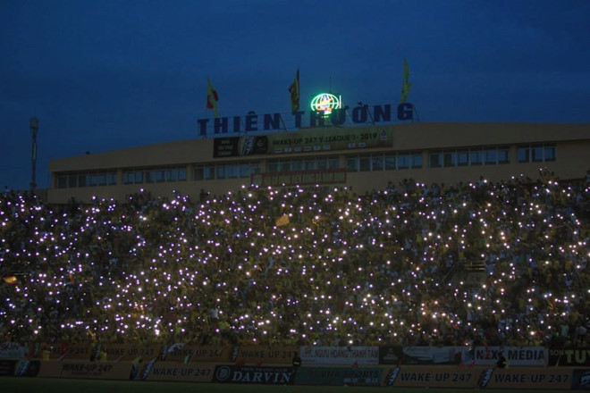 Bạn bè sẽ nghĩ gì khi trên sóng truyền hình thấy những hình ảnh này? Ảnh NĐFC