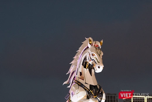 Linh vật Kim Mã 4.0 tại Đà Nẵng trong đêm Giao thừa Tết Bính Ngọ 2026