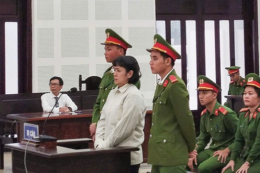 Bị can Hoàng Thị Kim Châu tại toà.