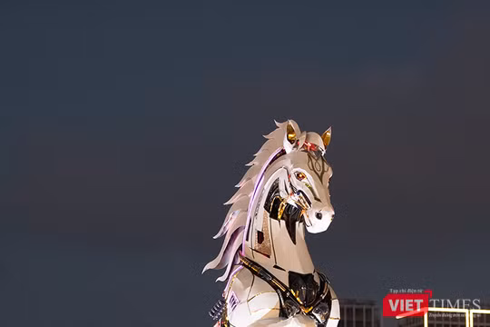 Linh vật Kim Mã 4.0 tại Đà Nẵng trong đêm Giao thừa Tết Bính Ngọ 2026