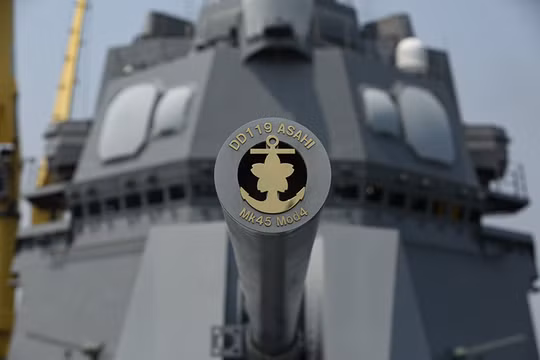 Pháo hạm phía mũi