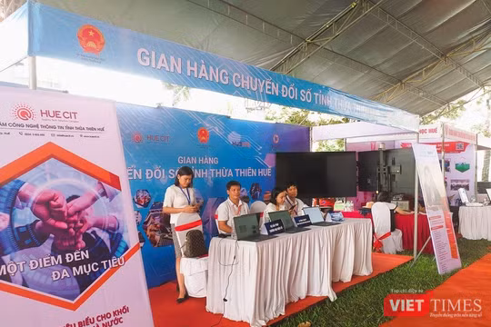 Các đơn vị, doanh nghiệp của Huế tham gia quảng bá, trưng bày thành tựu về chuyển đổi số tổ chức tại Huế.