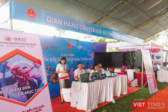 Các đơn vị, doanh nghiệp của Huế tham gia quảng bá, trưng bày thành tựu về chuyển đổi số tổ chức tại Huế.